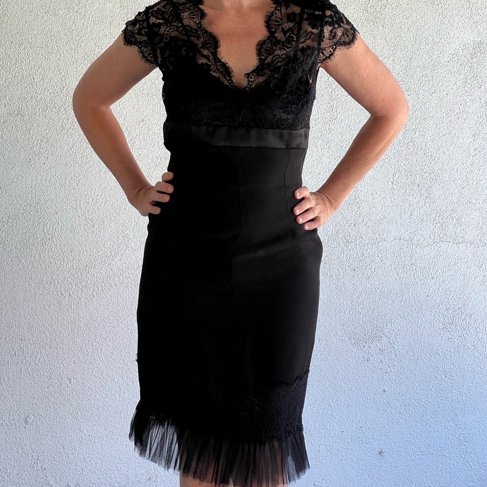 Sharni vintage cocktail dress, runs a size 8. Tulle detail on the hem amazing